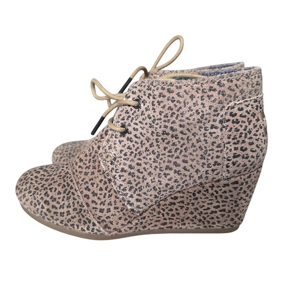 Toms Suede Desert Wedge Heeled Bootie Cheetah Print Size 6 - Picture 5 of 12